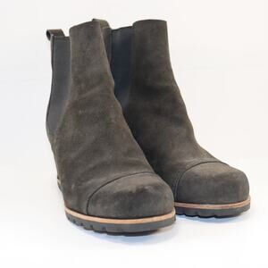 UGG Black Suede Wedge Chelsea Boots Women’s Size 11
